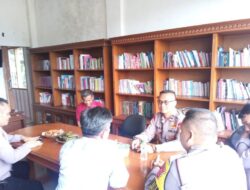 Dalam Rangka Sambang Silaturahmi Kapolsek Sumedang Utara AKP Kiki Hartaki Kadarustamim S.Pd., M.H. Kunjungi Desa Mekarjaya