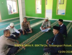 Polsek Sukasari melaksanakan kegiatan Jumat Curhat untuk menampung aspirasi warga dan meningkatkan kinerja Polri sebagai pelindung dan pengayom masyarakat.
