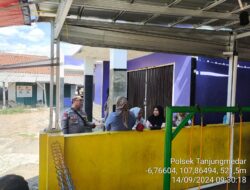 Aipda Tata Sasmita bersama Bripka Agus Sukmana Laksanakan Sambang Kamtibmas dan Dumas Keliling di Tanjungmedar dalam Rangka BEYOND TRUST PRESISI