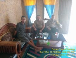 Aiptu Aceng, SH bersama Bripka Yuyun Yuwana melaksanakan sambang/silatrahmi kamtibmas ke warga masyarakat