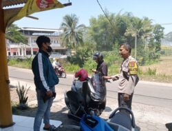 Bhabinkamtibmas Sambangi Warga Desa Sukamantri