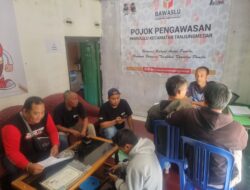 Kapolsek Tanjungmedar Monitoring Pendaftaran Calon Anggota Pengawas TPS di Sekertariat Panwaslu Kec.Tanjungmedar, Kab. Sumedang