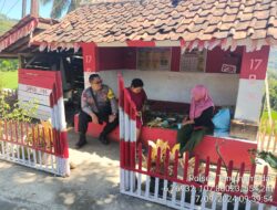 Aipda Tata Sasmita bersama Bripka Agus Sukmana melaksanakan sambang/silatrahmi kamtibmas ke warga masyarakat 