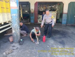Aiptu Aceng, SH bersama Bripka Yuyun Yuwana melaksanakan sambang/silatrahmi kamtibmas ke warga masyarakat