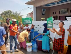 Desa Hurip Jaya dilanda Krisis Air Bersih : Kades M. Yakup Ucapkan Terima Kasih Atas Bantuan Air Minum dari Rumah Zakat
