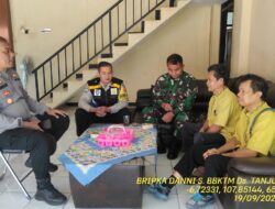 Untuk menjaga Sinergitas TNI/POLRI, Kapolsek Tanjungmedar Iptu Gungun Wagiman bersama Danposmil melaksanakan sambang/silaturahmi Kamtibmas