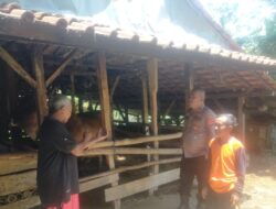 Kapolsek Tanjungkerta melaksanakan sambang ke warga desa Cigentur