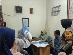 Bhabinkamtibmas Desa Jatimulya Brigadir Riri Tri Pratama Monitoring Pembukaan Pendaftaran Calon Anggota KPPS