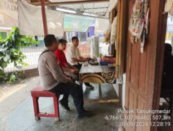 Aipda Tata Sasmita bersama Bripka Agus Sukmana melaksanakan sambang/silatrahmi kamtibmas ke warga masyarakat 
