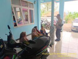 Bripka Agus Sukmana Laksanakan Sambang Kamtibmas dan Dumas Keliling di Tanjungmedar dalam Rangka BEYOND TRUST PRESISI