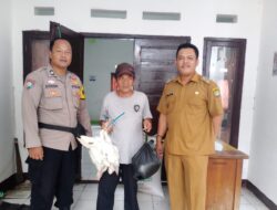 Bhabinkamtibmas  Kota Kaler Aiptu Dody Ramayana S.Sos., M.M. Monitoring Pembagian Bantuan Ayam Sentul Dan Pakan Ternak Dari UPTD Dinas Perikanan & Peternakan