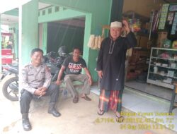 Aiptu Nana Sujana bersama Bripka Yuyun Yuwana melaksanakan sambang/silatrahmi kamtibmas ke warga masyarakat