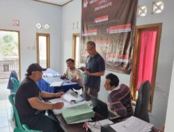 Kapolsek Tanjungmedar beserta anggota monitoring Perekrutan Petugas KPPS Desa Wargaluyu