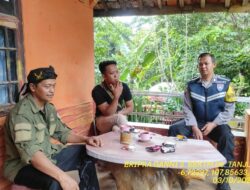 Bripka Dani Santika Sambang Warga masyarakat