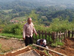 Bhabinkamtibmas Desa Gunturmekar Sambangi Warga Desa Binaanya