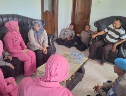 Kapolsek Tanjungkerta menjenguk anggota Polsek Tanjungkerta yang sakit
