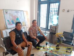Bripka Ade Mulyana Bhabinkamtibmas Desa Cikaramas Tanjungmedar Polres Sumedang sambangi desa binaan serta dumas keliling dalam rangka BEYOND TRUST PRESISI