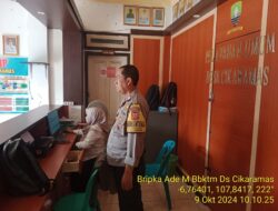 Bripka Ade Mulyana Bhabinkamtibmas Desa Cikaramas Tanjungmedar Polres Sumedang melaksanakan sambang/silatrahmi kamtibmas ke aparatur Desa Cikaramas