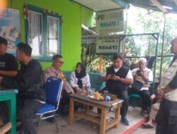 Bripka Ade Mulyadi Monitoring Penyaluran Bantuan Pangan Cadangan Beras Pemerintah (CBP) Tahap VIII Bulan Oktober Tahun 2024 dari Pengembangan Manusia dan Kebudayaan di Kelurahan Talun