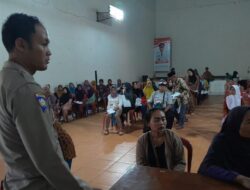 Bhabinkamtibmas Desa Girimukti Monitoring Kegiatan Pendistribusian Beras Bantuan Pangan Cadangan Beras Pemerintah (CBP) Bln Oktober Tahun 2024