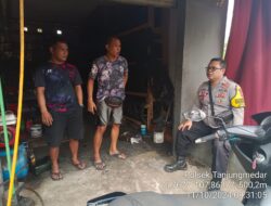 Aipda Tata Sasmita bersama Bripka Agus Sukmana Laksanakan Sambang Kamtibmas dan Dumas Keliling di Tanjungmedar dalam Rangka BEYOND TRUST PRESISI