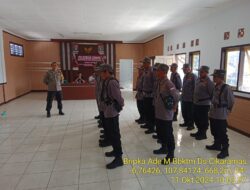 Bripka Ade Mulyana Bhabinkamtibmas Desa Cikaramas Laksanakan Pembinaan Linmas untuk Penanggulangan Bencana Alam