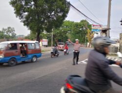 Pengaturan Lalu -lintas Pagi Hari, Bentuk Pelayanan Polsek Tomo Kepada Masyarakat Pengguna Jalan Raya.