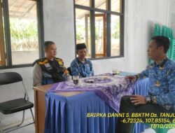 Bripka Dani Santika melaksanakan sambang/silatrahmi Kamtibmas ke aparatur desa Tanjungmedar.