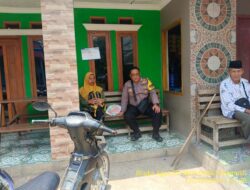 Aipda Tata Sasmita bersama Bripka Agus Sukmana melaksanakan sambang/silatrahmi kamtibmas ke warga masyarakat 