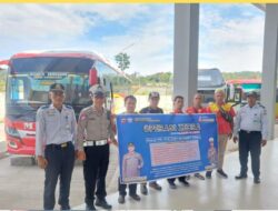 Kapolsek Sumedang Utara AKP Kiki Hartaki Kadarustamim S.Pd., M.H. Laksanakan Himbauan Kepada Para Pengemudi Bus di Terminal Ciakar dalam rangka Operasi Zebra Lodaya 2024