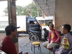 Bhabinkamtibmas Sambangi Warga Desa Sukamantri