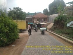KAPOLSEK SUKASARI BESERTA ANGGOTA UNIT SAMAPTA MEMBERIKAN HIMBAUAN KAMTIBMAS SEBAGAI LANGKAH PREVENTIF DEMI TERCIPTANYA SITUASI KAMTIBMAS YANG KONDUSIF