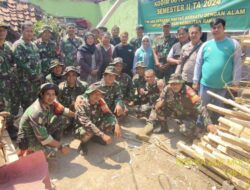 Bripka Ade Mulyadi Monitoring Kegiatan Karya Bakti TNI Kodim 0610 Sumedang dalam pembangunan Rutilahu di Kelurahan Talun