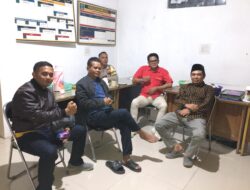 Bhabinkamtibmas Desa Boros Sambangi Warga Desa Binaanya
