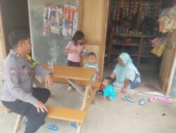 Bhabinkamtibmas Desa Kertamekar Sambangi Warga Desa Binaanya