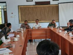Kapolsek Tanjungkerta Polres Sumedang Polda Jabar menghadiri Kegiatan Rapat Minggon Kecamatan Tanjungkerta