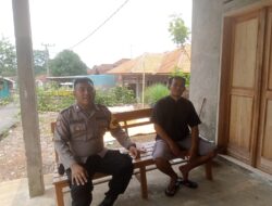 Bhabinkamtibmas Desa Mulyamekar Sambangi Warga Desa Binaanya