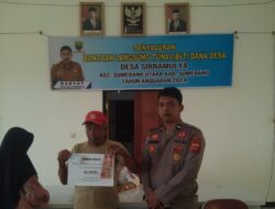 Aipda Rudi Kurniawan Monitoring Penyaluran Bantuan Langsung Tunai ( BLT) Dana Desa di Aula Desa Sirnamulya