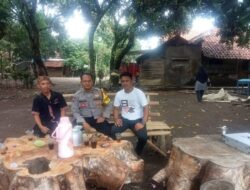 Aipda Iman Wahyudi Bhabinkamtibmas Desa Cipeles Sambangi Warga Binaan guna Jalin Silaturahmi.