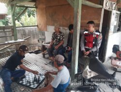 Anggota Piket Polsek Ganeas Laksanakan Patroli Jalan Kaki di Sekitar Wilayah Hukum Polsek ganeas Guna Antisipasi C3 (Curat, Curas dan Curanmor)