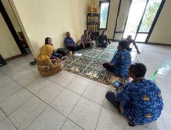 Sinergitas TNI – Polri, Dalam Kegiatan Sambang ke warga Desa cipanas Kec. Tanjungkerta