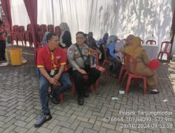 Aipda Tata Sasmita bersama Bripka Agus Sukmana melaksanakan sambang/silatrahmi kamtibmas ke warga masyarakat 