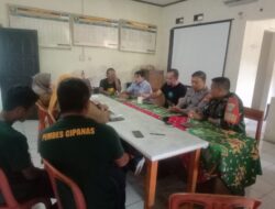 SINERGITAS TNI – POLRI BHABINKAMTIB MAS POLSEK TANJUNGKERTA DAN BABINSA KORAMIL 1003 TANJUNGKERTA AJAK PERANGKAT DESA DAN WARGA BERSINERGI JAGA KAMTIBMAS