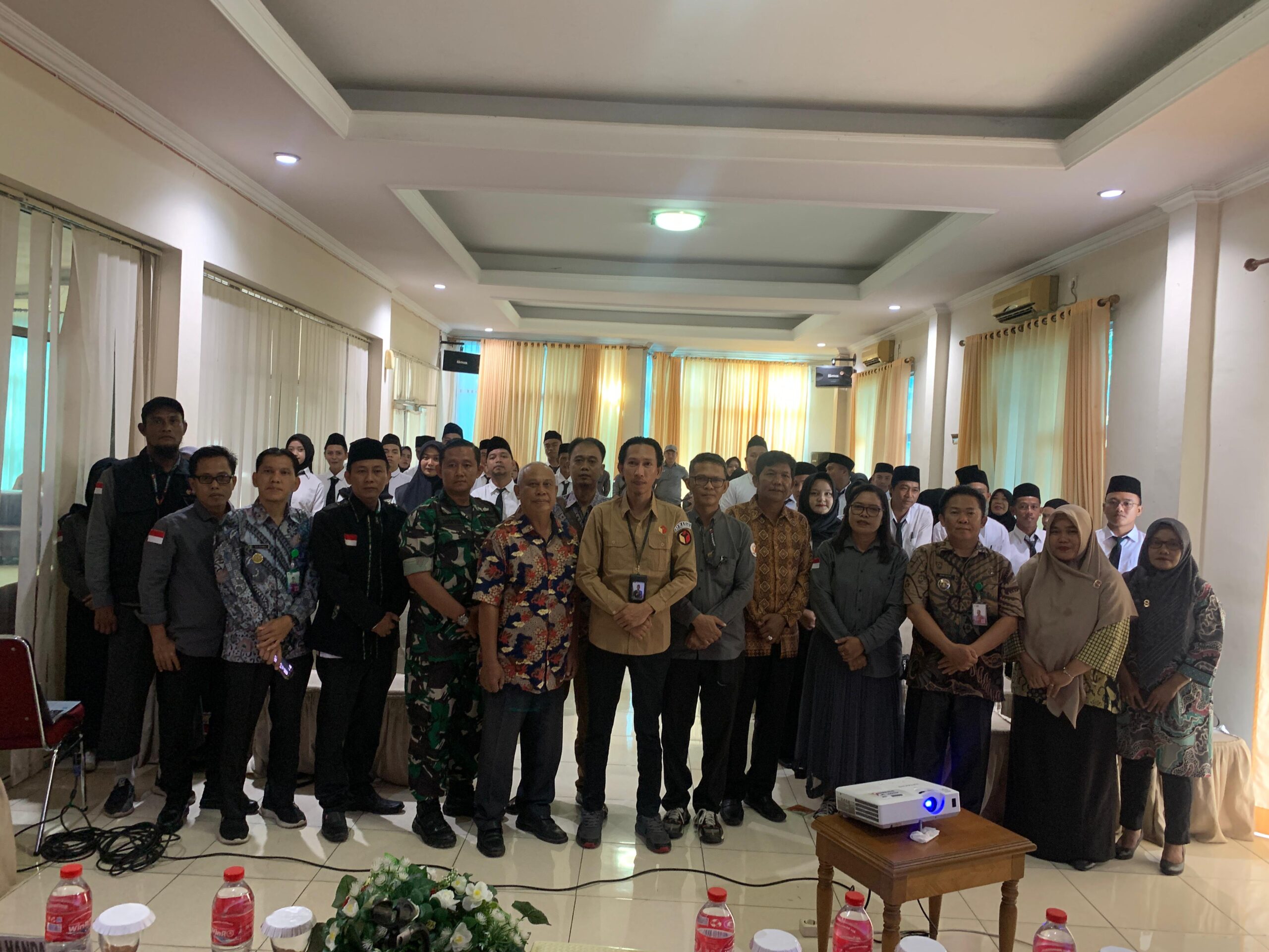 Ketua Bawaslu Kota Prabumulih dan tim