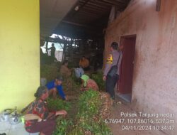 Aipda Tata Sasmita bersama Bripka Agus Sukmana Laksanakan Sambang Kamtibmas dan Dumas Keliling di Tanjungmedar dalam Rangka BEYOND TRUST PRESISI