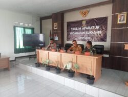 kapolsek sukasari yang diwakili Kasium polsek Sukasari dan kanit Bhabinkamtibmas Polsek Sukasari menghadiri kegiatan rapat mingguan
