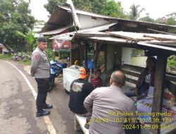 Bripda Diwan Ahmad bersama Bripda Farizal sambangi warga masyarakat