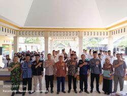 Pengambilan Sumpah Anggota KPPS Desa Krumpit Berlangsung Khidmat