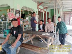 Aiptu Nana Sujana bersama Bripka Yuyun Yuwana melaksanakan sambang/silatrahmi kamtibmas ke warga masyarakat