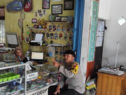 Bhabinkamtibmas Desa Kertamekar Sambangi Warga Desa Binaanya